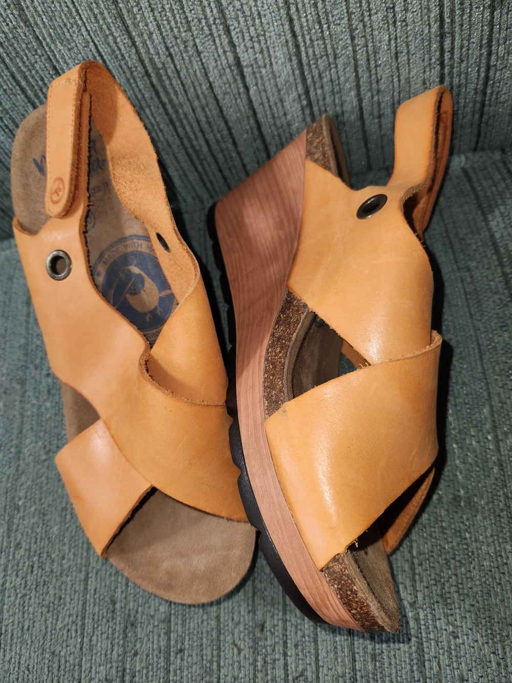 🍉Wandapanda Coral Leather Wedge Sandals with Cross-Strap Design